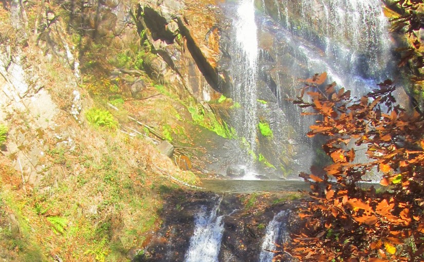 Cascade de Rûnes à la fin de l’automne